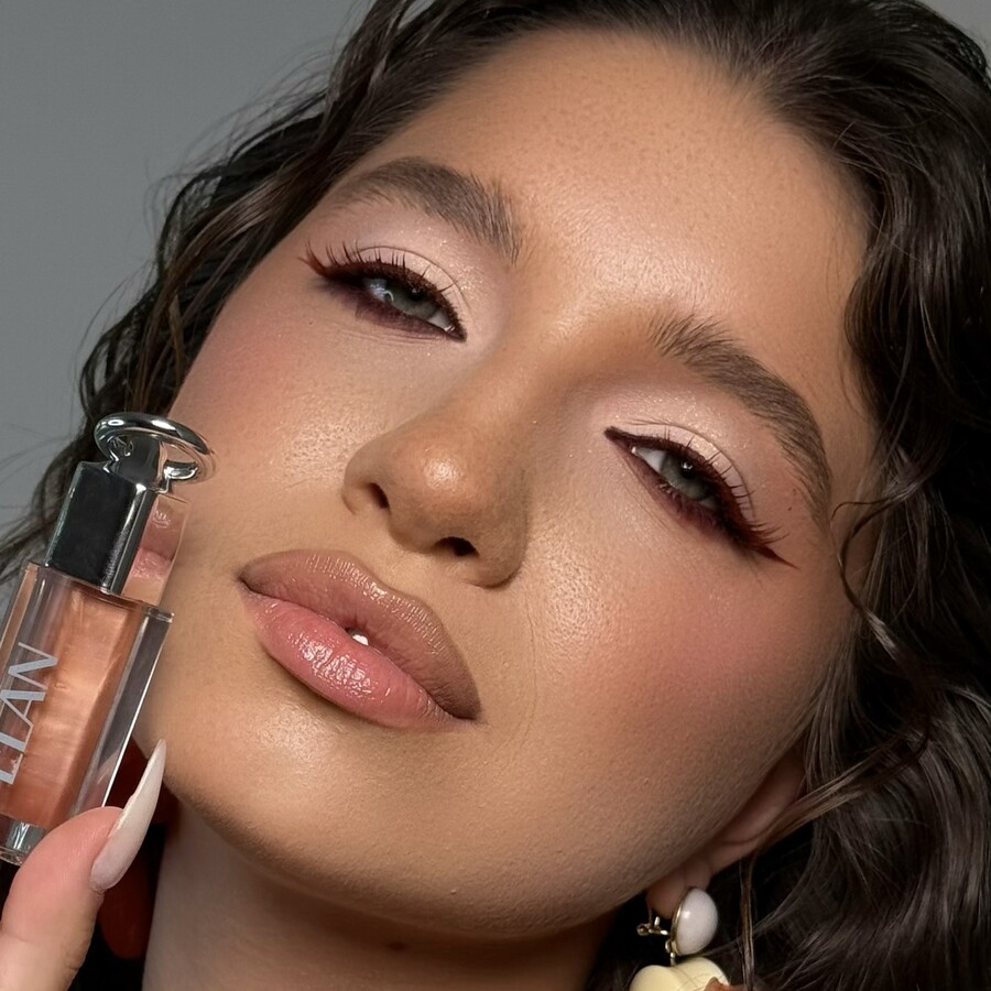 Блеск для губ GURU LIPS 01 Sweet Caramel